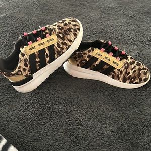 Very gently used toddler Adidas sz9